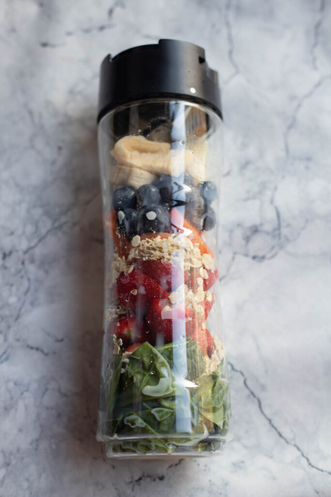 berries, oats,banana,spinach,carrots in a blending jar