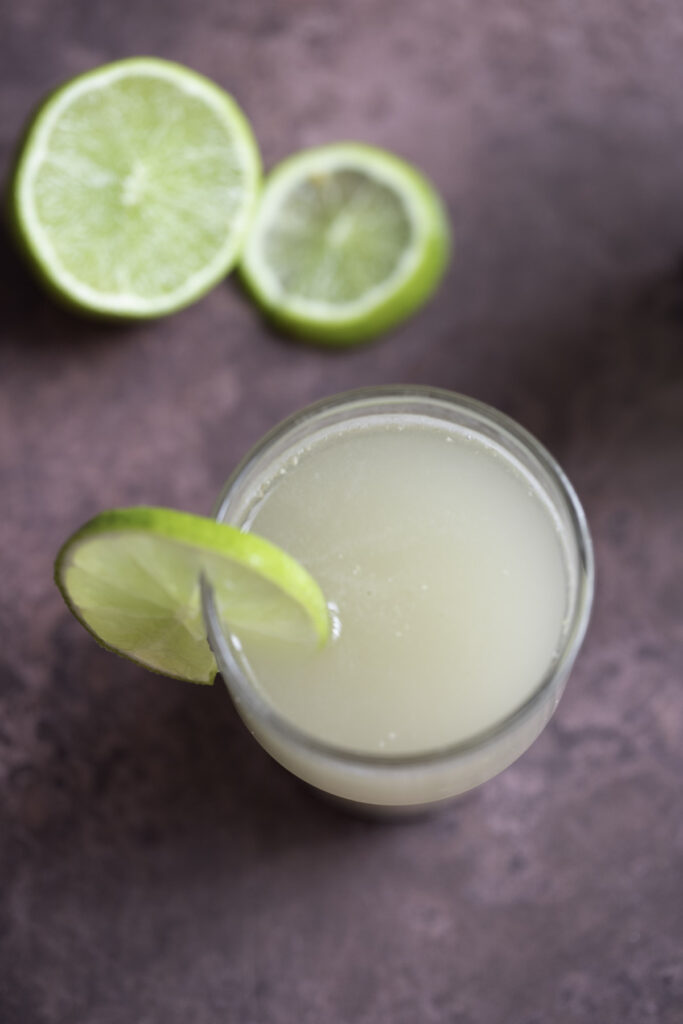 thavudu juice served in a glass with lemon slice